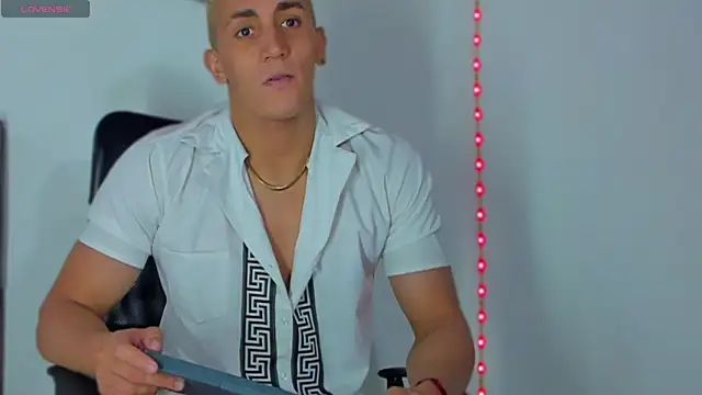 MikeRoss7777 online show from February 2025 04:14:02 AM