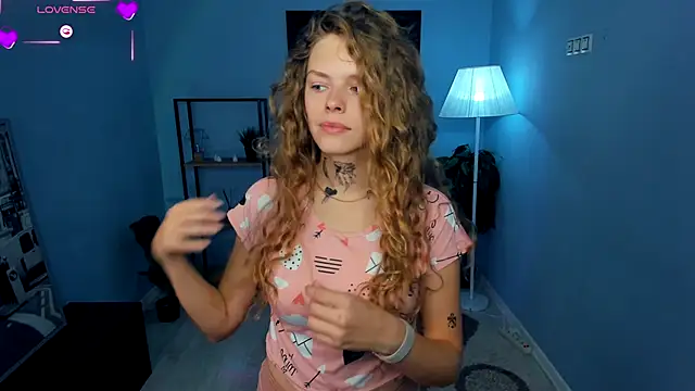 RayaNenlia online show from October 2025 04:42:01 AM