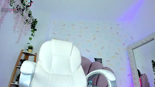 evelyn evans 1 online show from February 2025 02:35:02 PM