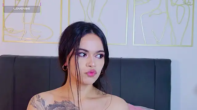 Snapshot of summer_holiday chatting on April 2026 06:10:02 AM summer holiday online show from April 2026 06:10:02 AM