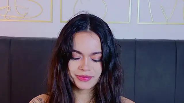 Snapshot of summer_holiday chatting on April 2026 06:28:02 AM summer holiday online show from April 2026 06:28:02 AM