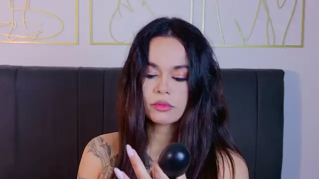 Snapshot of summer_holiday chatting on April 2026 06:05:02 AM summer holiday online show from April 2026 06:05:02 AM