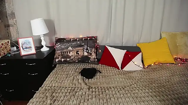 Snapshot of Unusual_G chatting on January 2025 06:04:01 AM Unusual G online show from January 2025 06:04:01 AM