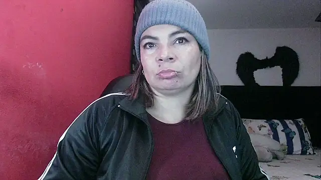 Snapshot of charlotedoll chatting on April 2026 11:47:02 PM charlotedoll online show from April 2026 11:47:02 PM