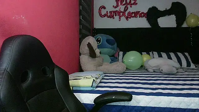 Snapshot of charlotedoll chatting on April 2026 02:47:02 AM charlotedoll online show from April 2026 02:47:02 AM