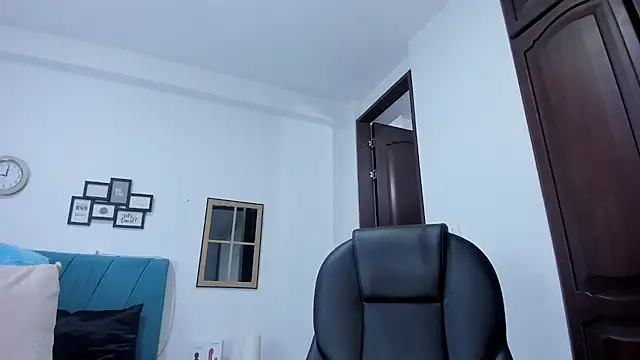 kamila lopez online show from October 2025 10:10:01 PM