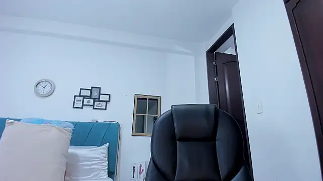 kamila lopez online show from October 2025 11:16:02 PM