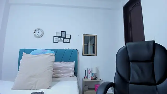 kamila lopez online show from November 2025 10:42:01 PM