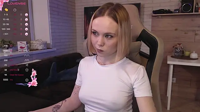 Snapshot of lucy_mirror chatting on September 2025 09:14:02 PM lucy mirror online show from September 2025 09:14:02 PM