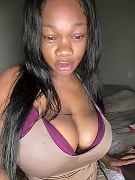 Snapshot of CharismaaBanx chatting on April 2026 07:24:02 AM CharismaaBanx online show from April 2026 07:24:02 AM