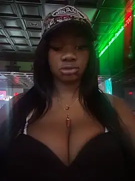 Snapshot of CharismaaBanx chatting on April 2026 04:59:01 AM CharismaaBanx online show from April 2026 04:59:01 AM