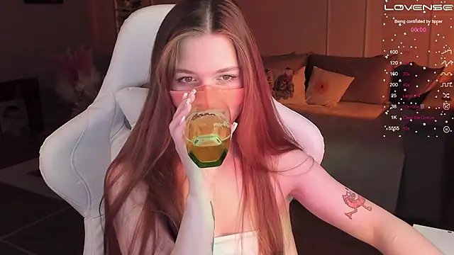 Snapshot of Frau_Lina chatting on February 2025 06:24:02 PM Frau Lina online show from February 2025 06:24:02 PM