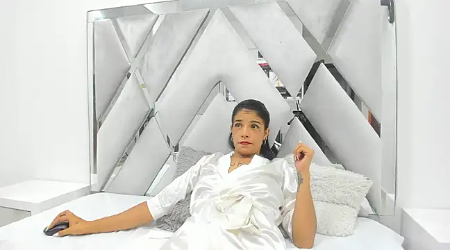 Snapshot of Hellen__4master chatting on January 2025 05:40:02 PM Hellen 4master online show from January 2025 05:40:02 PM