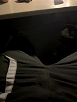 Snapshot of FrutenFratenR9 chatting on November 2025 01:18:02 AM FrutenFratenR9 online show from November 2025 01:18:02 AM