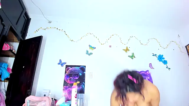 Emily Coper18 online show from February 2025 05:32:02 PM