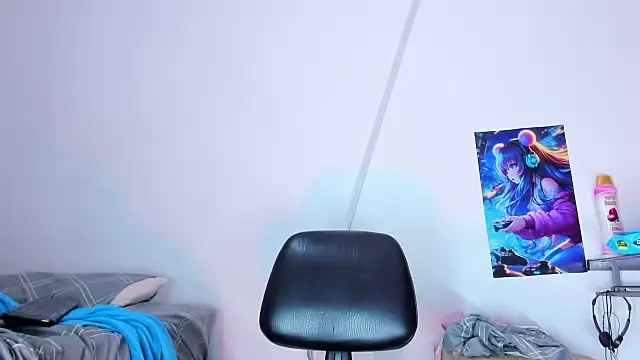 Emily Coper18 online show from March 2025 12:48:01 PM