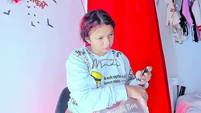 Emily Coper18 online show from October 2025 01:15:02 PM