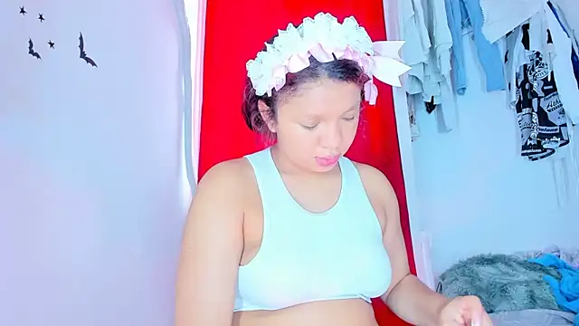 Emily Coper18 online show from November 2025 01:58:01 PM