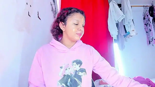 Emily Coper18 online show from December 2025 01:51:01 PM