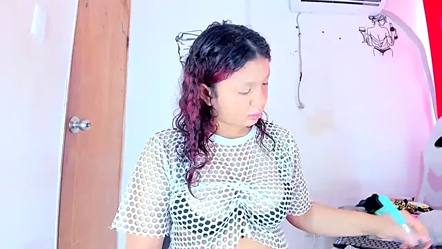 Emily Coper18 online show from March 2026 01:51:02 PM