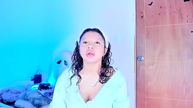 Emily Coper18 online show from May 2026 02:24:02 PM