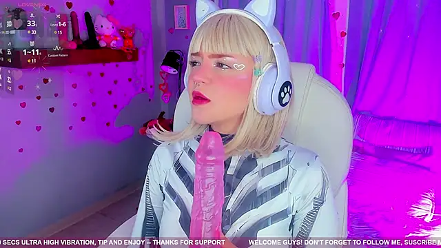 Snapshot of Tiny__Emmy chatting on February 2025 10:25:01 PM Tiny Emmy online show from February 2025 10:25:01 PM