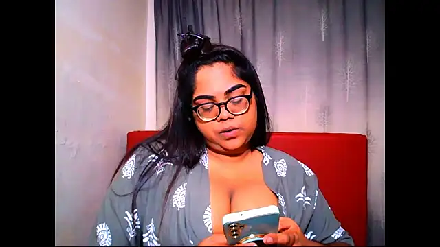 Snapshot of Indian_Lola00 chatting on December 2025 05:40:02 PM Indian Lola00 online show from December 2025 05:40:02 PM