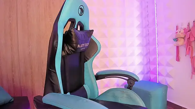 Snapshot of Jendralevis chatting on September 2025 08:19:01 PM Jendralevis online show from September 2025 08:19:01 PM