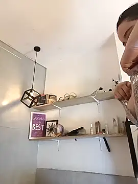 LunaGil1 online show from December 2024 05:23:02 PM