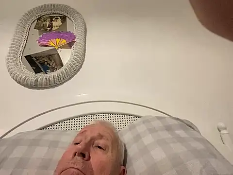 Snapshot of Bossinmidd12 chatting on December 2024 09:33:02 PM Bossinmidd12 online show from December 2024 09:33:02 PM