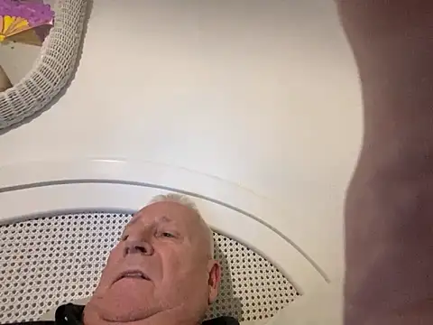 Snapshot of Bossinmidd12 chatting on March 2025 08:28:01 PM Bossinmidd12 online show from March 2025 08:28:01 PM