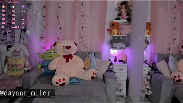 Snapshot of _dayana_miler chatting on April 2026 03:26:01 PM dayana miler online show from April 2026 03:26:01 PM