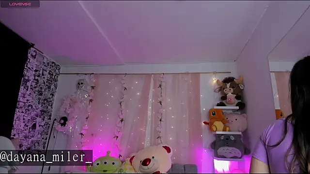 Snapshot of _dayana_miler chatting on April 2026 12:35:02 AM dayana miler online show from April 2026 12:35:02 AM