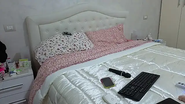 Snapshot of sexy_blondie92 chatting on January 2026 10:48:02 PM sexy blondie92 online show from January 2026 10:48:02 PM