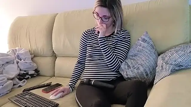 Snapshot of sexy_blondie92 chatting on March 2026 10:02:02 PM sexy blondie92 online show from March 2026 10:02:02 PM