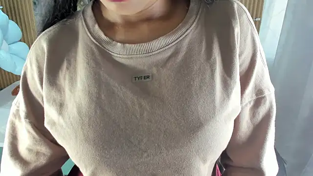 Lili 16 online show from May 2026 11:16:02 AM