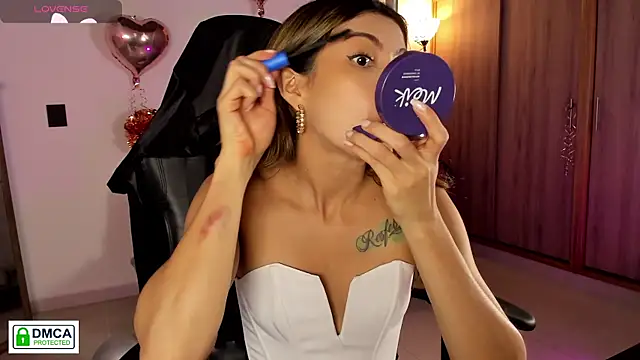 Snapshot of Lilabril chatting on April 2026 02:44:02 PM Lilabril online show from April 2026 02:44:02 PM