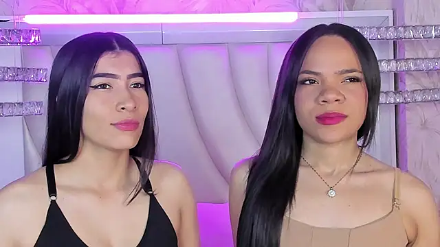 Snapshot of siara_and_zoe chatting on April 2026 12:22:01 AM siara and zoe online show from April 2026 12:22:01 AM