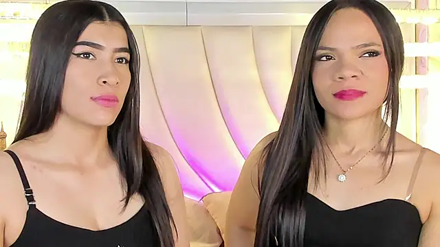 Snapshot of siara_and_zoe chatting on April 2026 10:48:02 PM siara and zoe online show from April 2026 10:48:02 PM