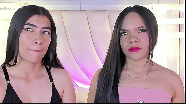 Snapshot of siara_and_zoe chatting on April 2026 11:00:01 PM siara and zoe online show from April 2026 11:00:01 PM