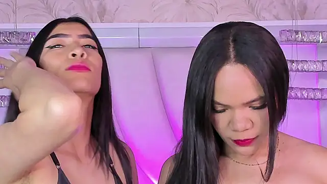 Snapshot of siara_and_zoe chatting on April 2026 11:28:01 PM siara and zoe online show from April 2026 11:28:01 PM