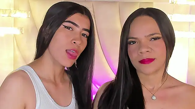 Snapshot of siara_and_zoe chatting on June 2026 11:00:01 PM siara and zoe online show from June 2026 11:00:01 PM