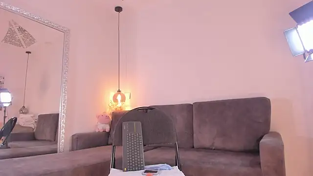 Isabella francoo online show from September 2025 12:27:02 PM