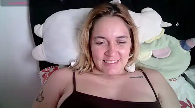 Izury Blondee online show from January 2025 08:22:02 PM