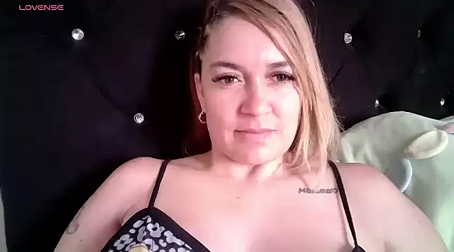 Izury Blondee online show from January 2025 01:53:02 PM