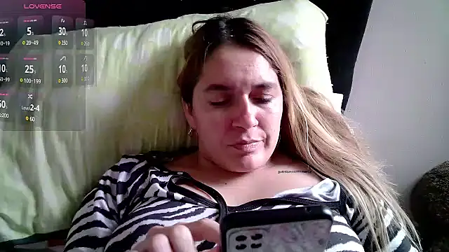 Izury Blondee online show from February 2025 07:02:02 PM