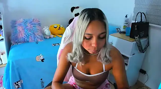 Snapshot of _anhalia chatting on December 2024 01:37:02 AM anhalia online show from December 2024 01:37:02 AM