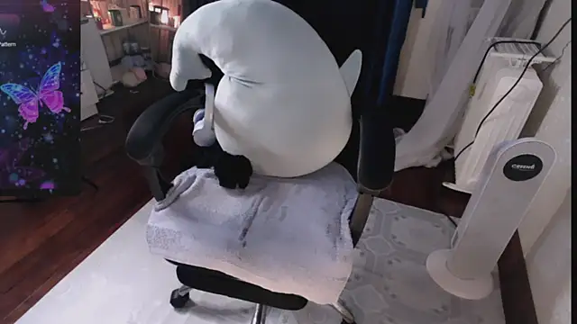 Snapshot of Lee_Mi chatting on February 2025 05:29:01 PM Lee Mi online show from February 2025 05:29:01 PM