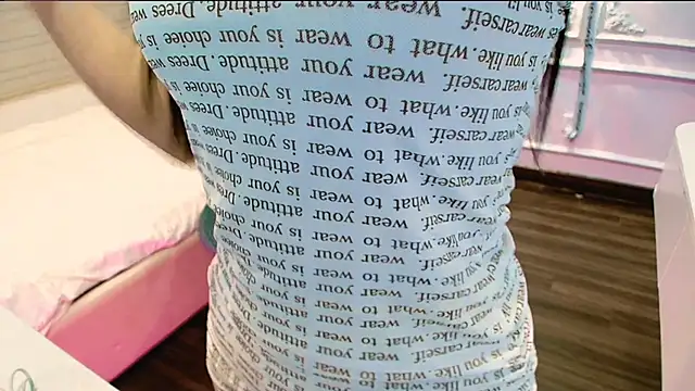 Snapshot of Lee_Mi chatting on October 2025 12:24:01 PM Lee Mi online show from October 2025 12:24:01 PM