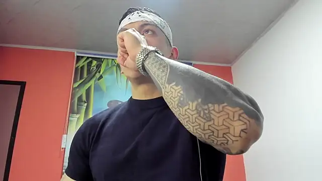 Snapshot of aquiles_51 chatting on December 2025 11:48:02 AM aquiles 51 online show from December 2025 11:48:02 AM